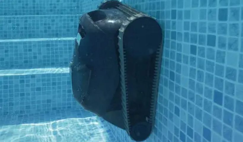 Uno De Los Robots Limpiafondos Con Wifi De Maytronics